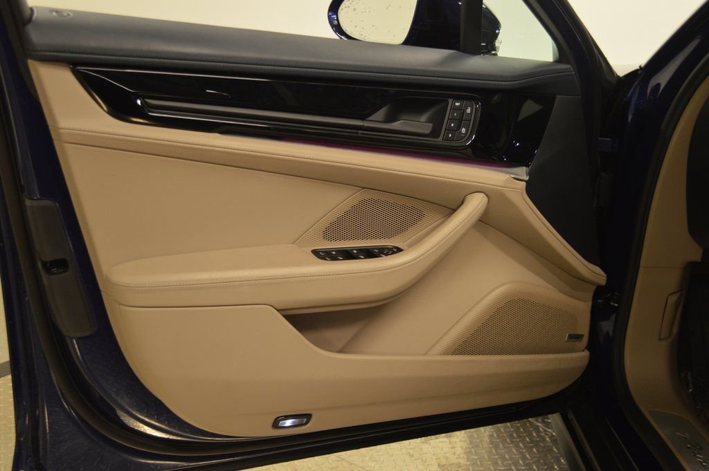Used 2025 Blue Porsche  image 17
