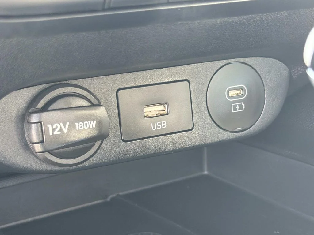 Used 2025 White Hyundai Limited image 5