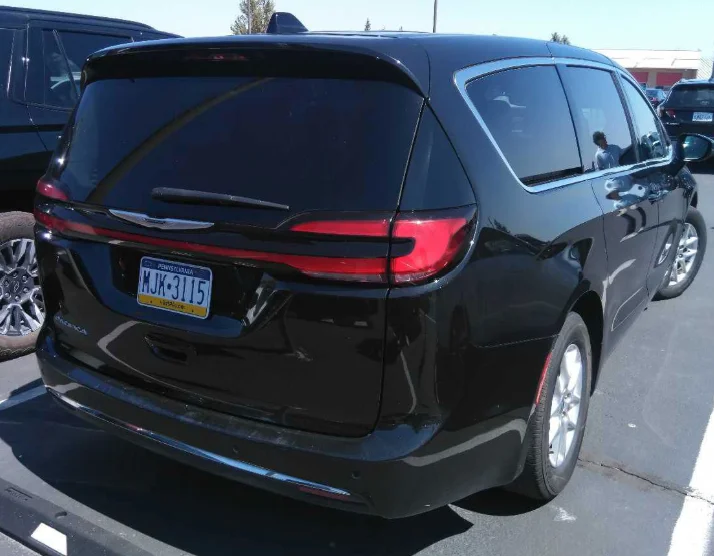 Used 2023 Black Chrysler Touring L image 3