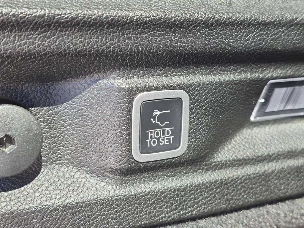Used 2021 Red Jeep Overland image 9