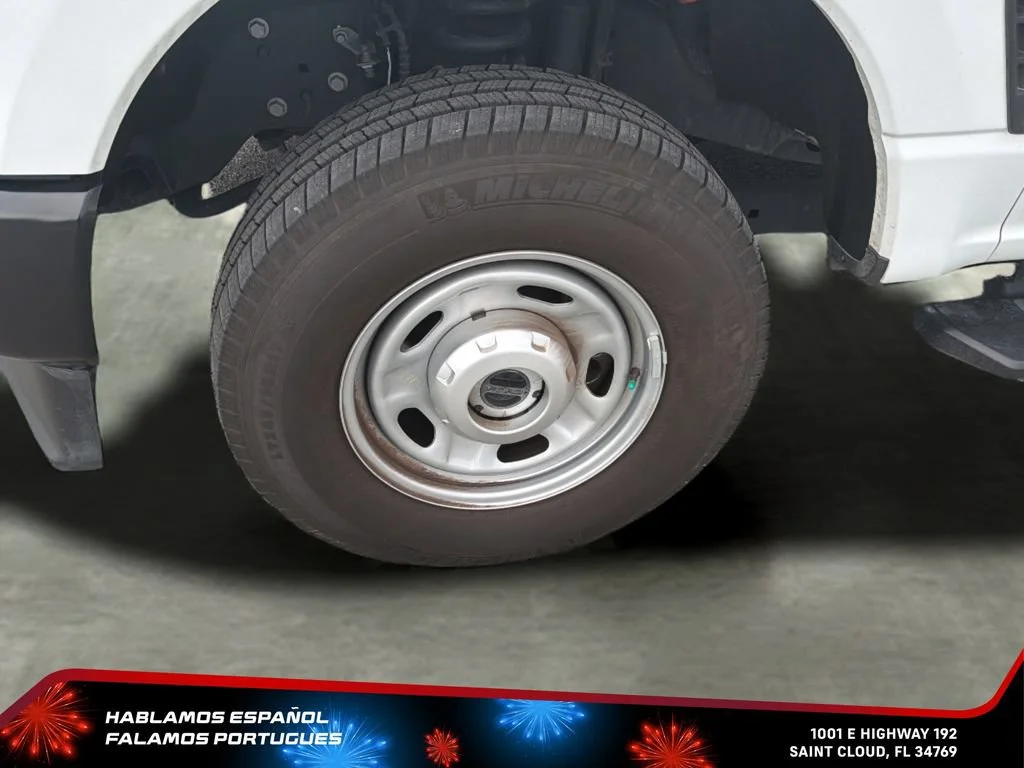 Used 2025 White Ford XL image 32