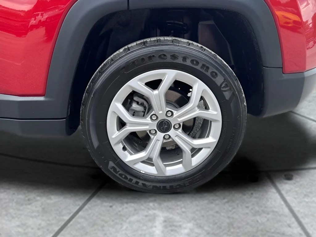 Used 2025 Red Jeep Latitude image 30