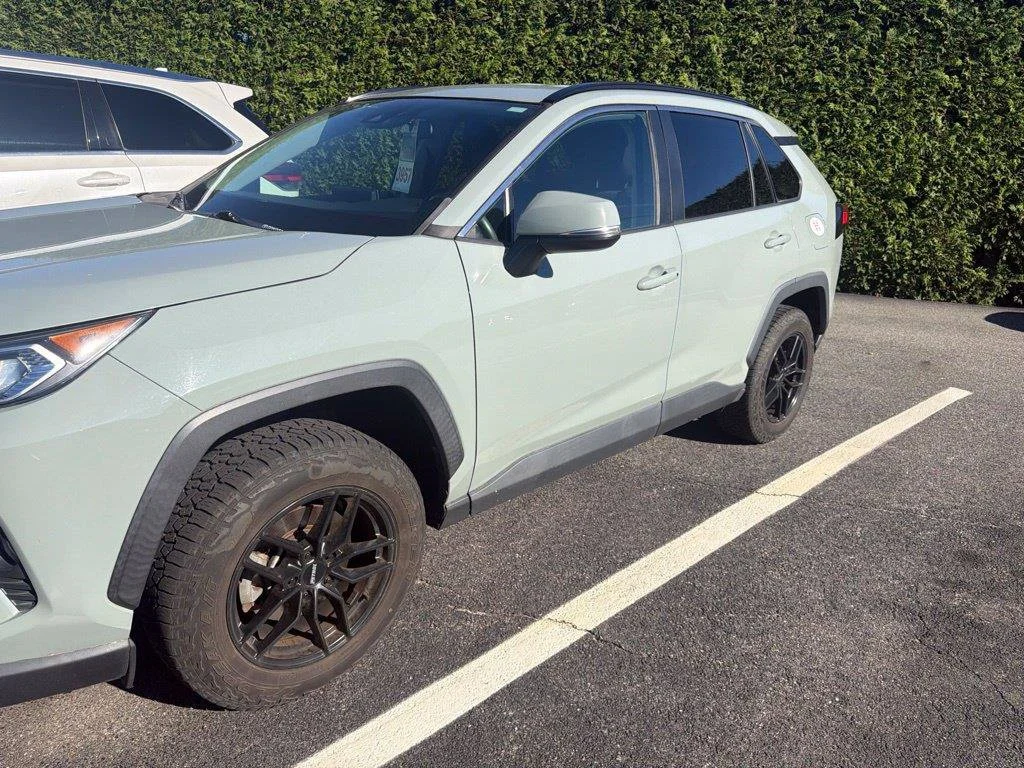 Used 2020 Lunar Toyota XLE image 7