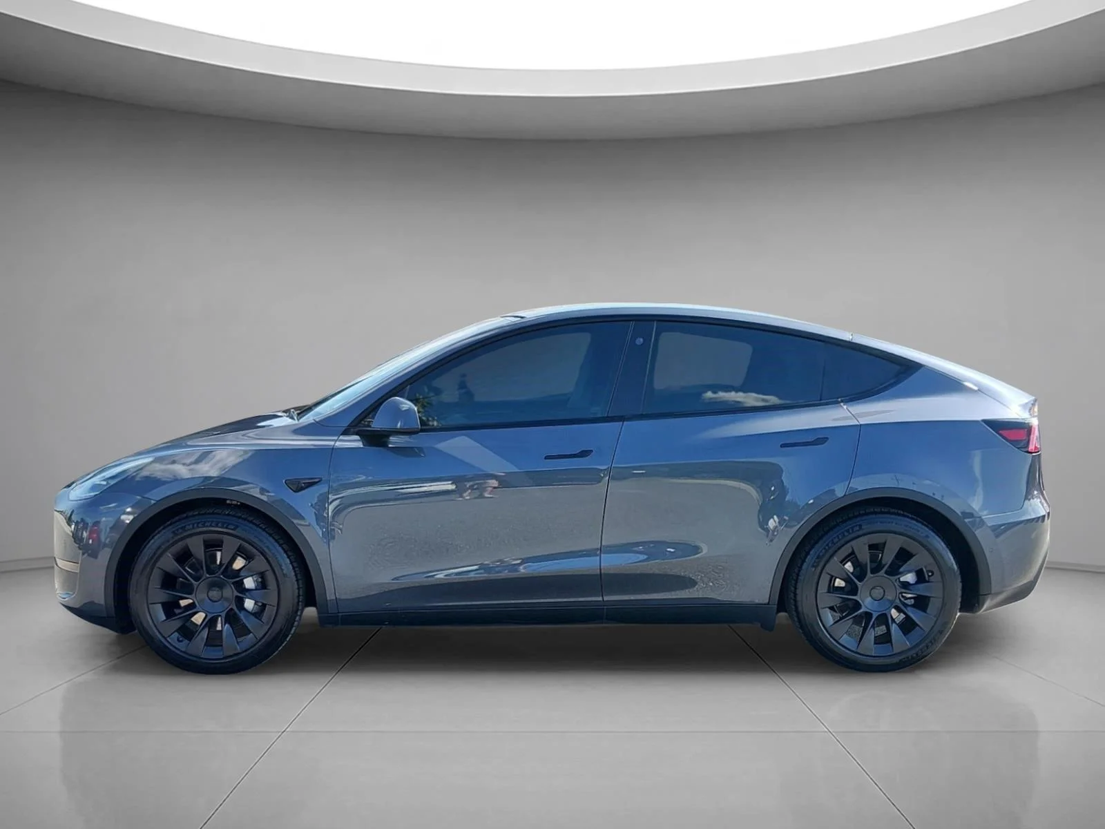 Used 2022 Midnight Silver Metallic Tesla Long Range image 2