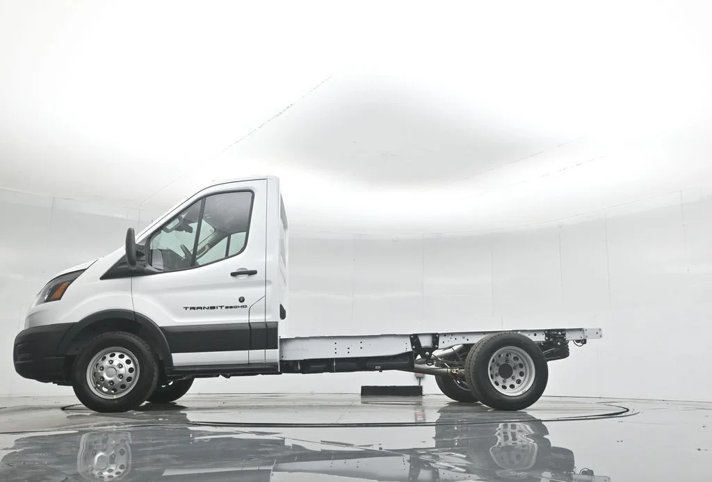 New 2026 Oxford White Ford Base image 7