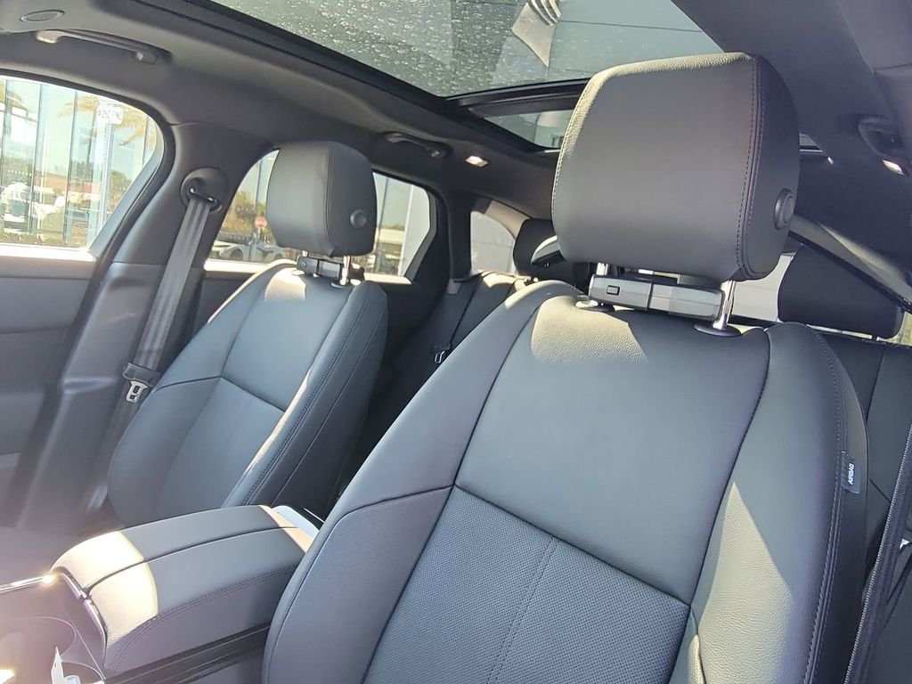 New 2026 Fuji White Land Rover Dynamic SE image 26