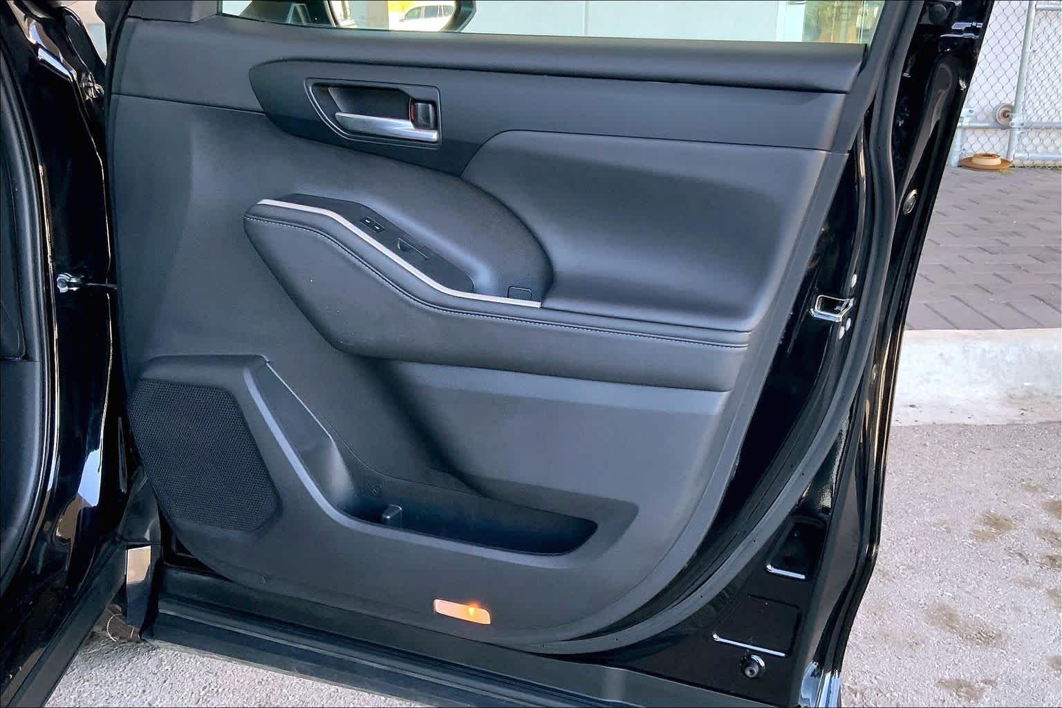 2024 Toyota Highlander LE - Photo 40