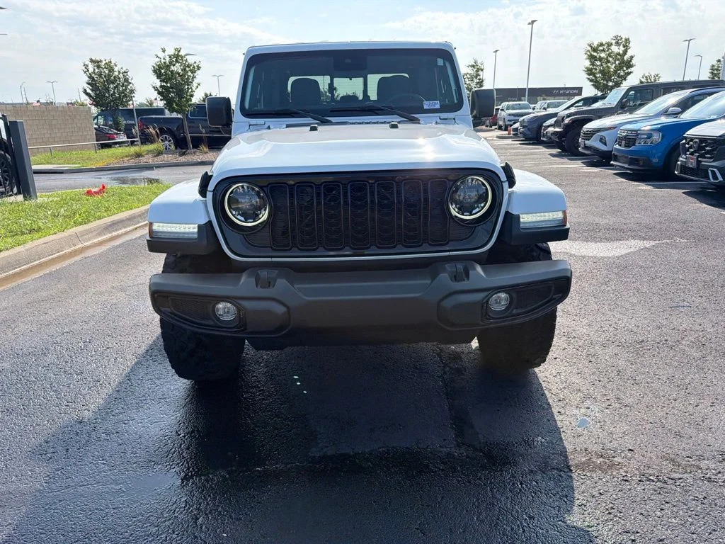 Used 2024 White Jeep Willys image 2