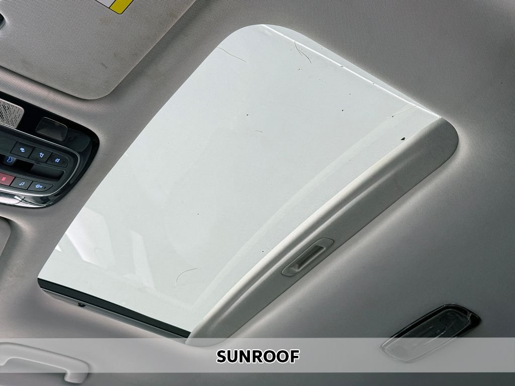 Used 2023 White Hyundai SEL image 4