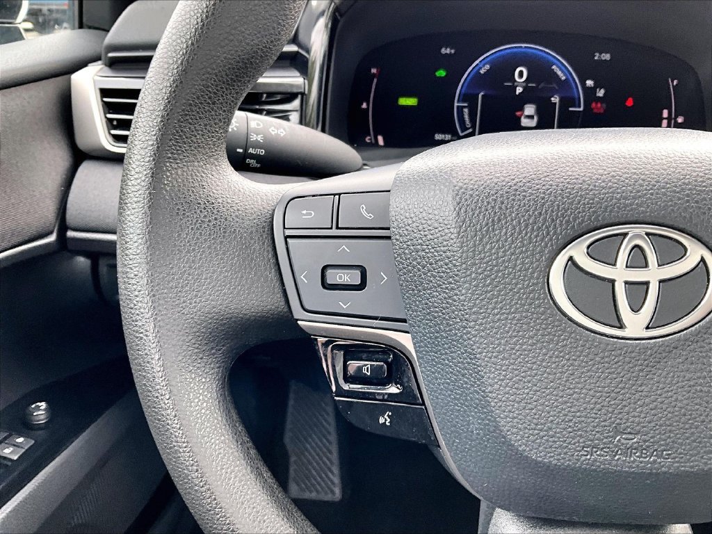Used 2025 White Toyota LE image 23
