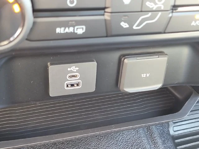New 2027 Oxford White Ford XL 4WD CREW CAB image 24