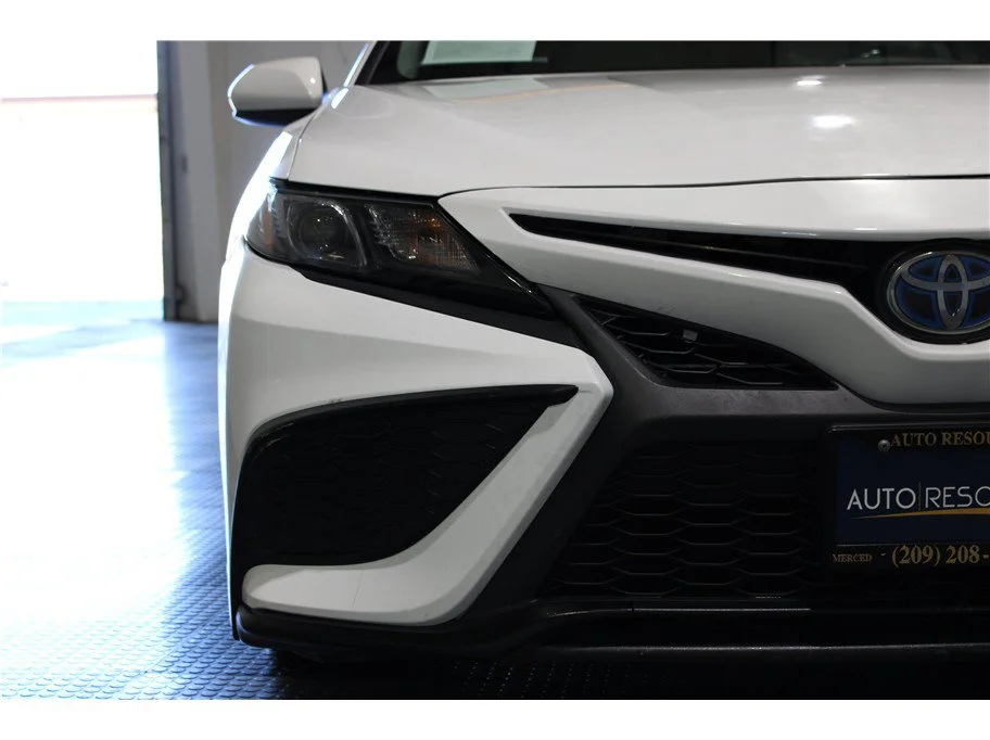 Used 2021 White Toyota Hybrid SE image 17