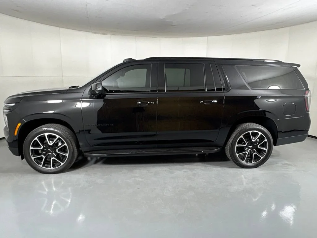 2026 Chevrolet Suburban RST - Photo 6