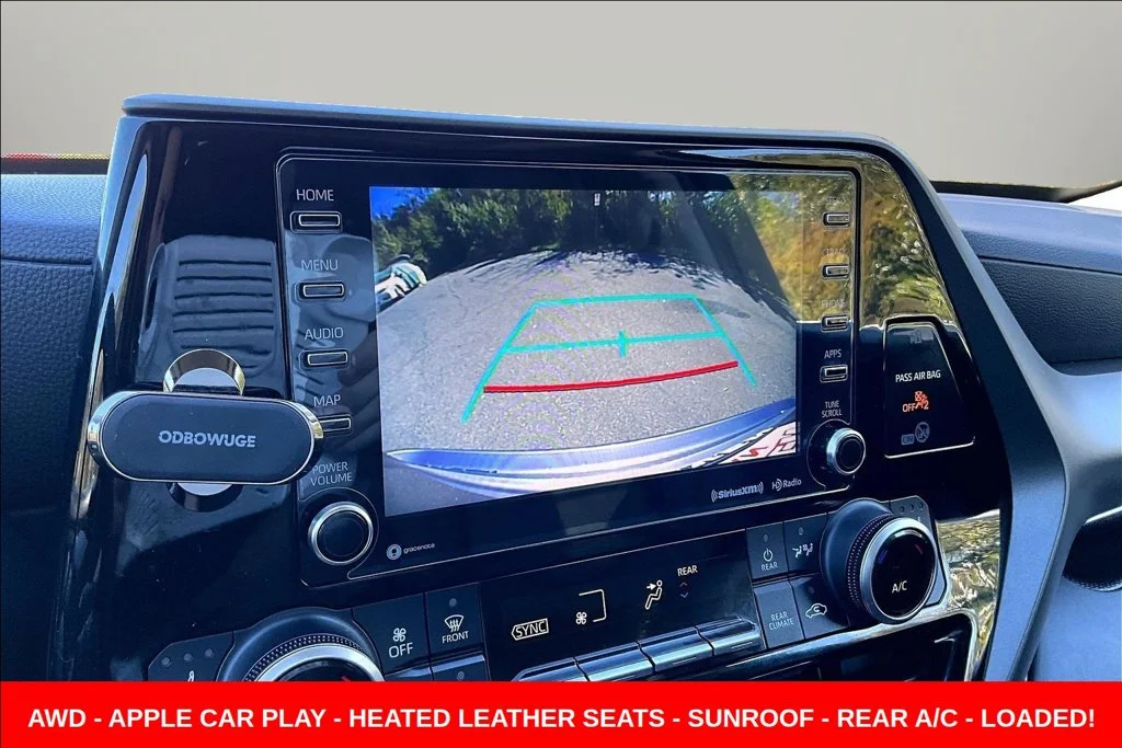 Used 2021 Silver Toyota XLE image 16