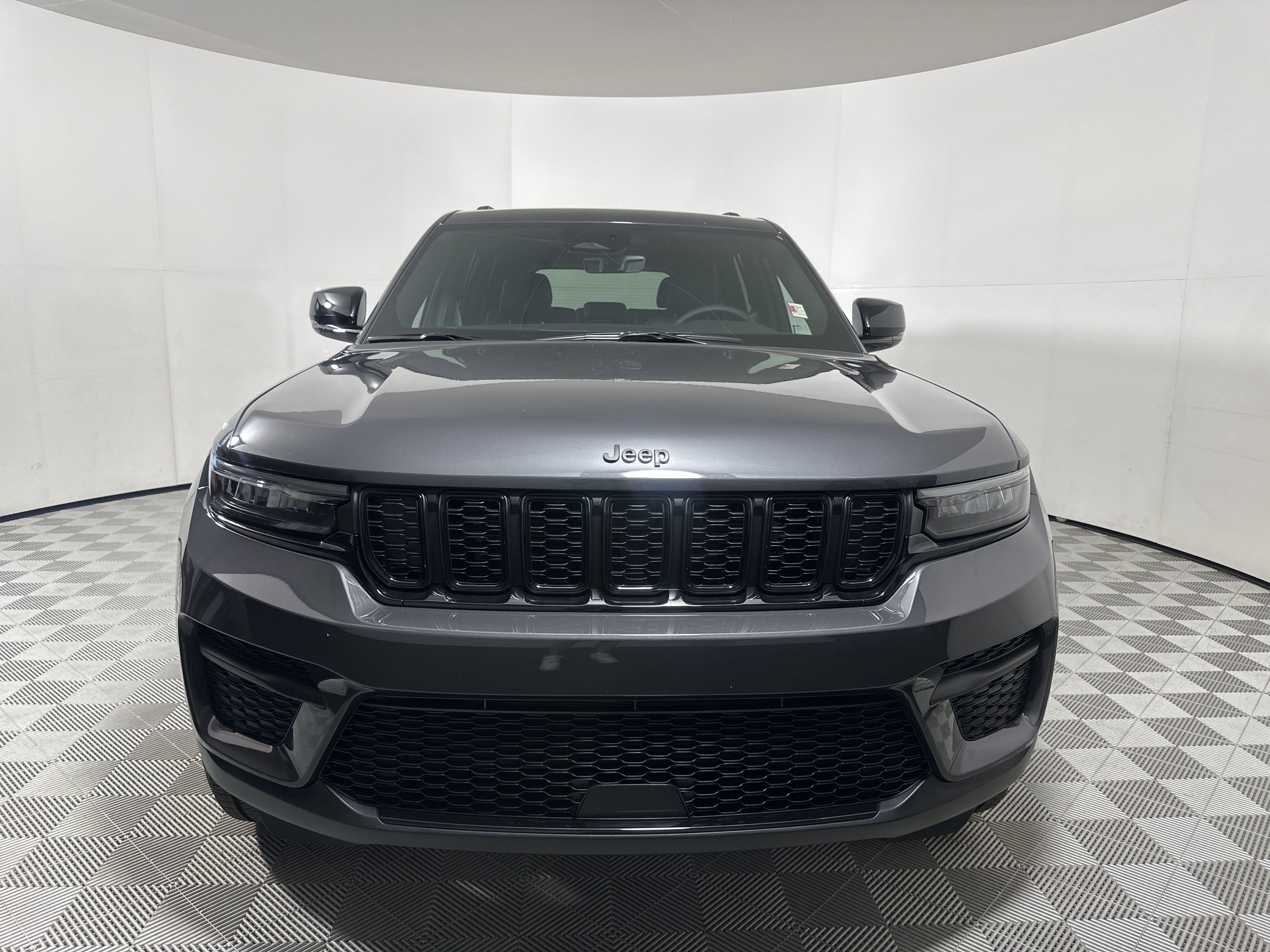 2025 Jeep Grand Cherokee Altitude - Photo 2