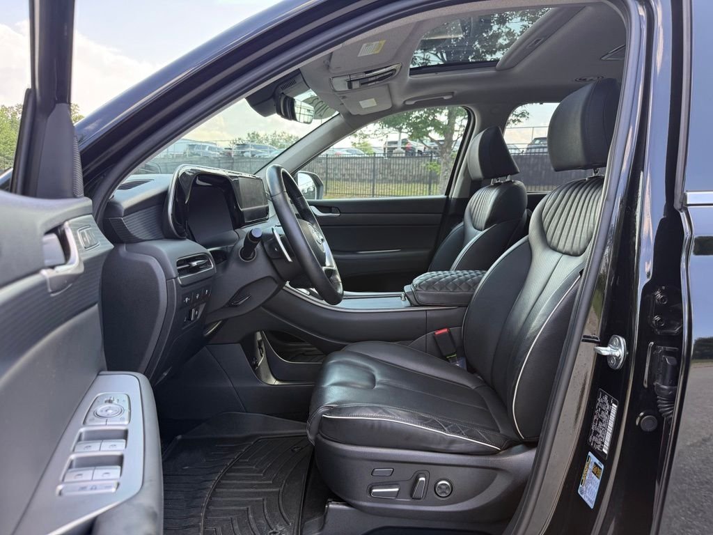 Used 2023 Black Hyundai Limited image 24