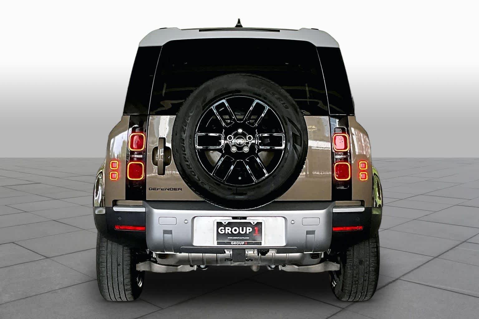 Used 2024 Gondwana Stone Metallic Land Rover S image 4