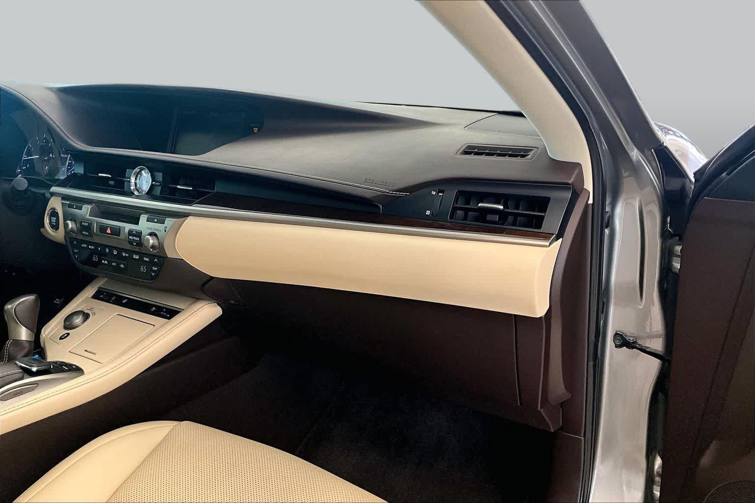 Used 2018 Atomic Silver Lexus  image 16