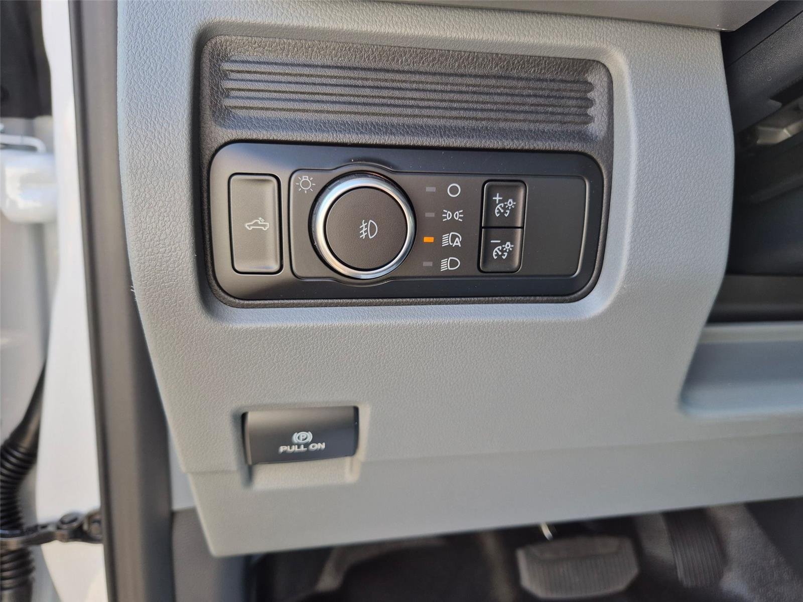 New 2026 Oxford White Ford F-250® XL image 15