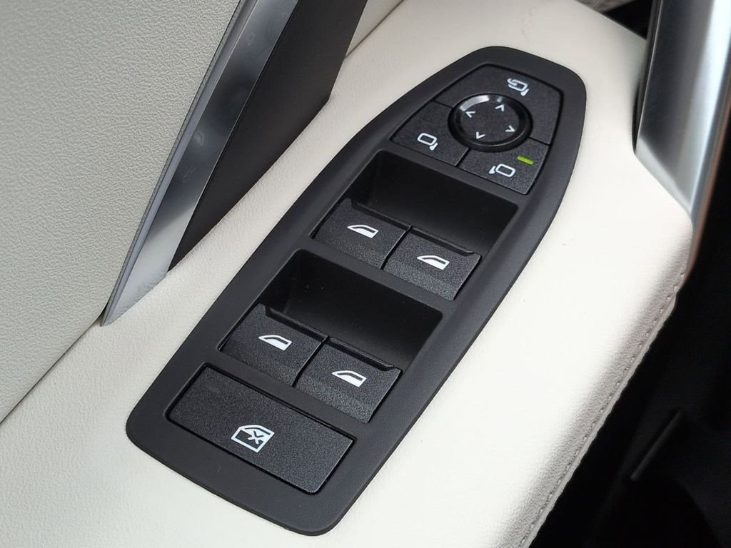 New 2026 Cape York Green Metallic BMW xDrive28i image 24