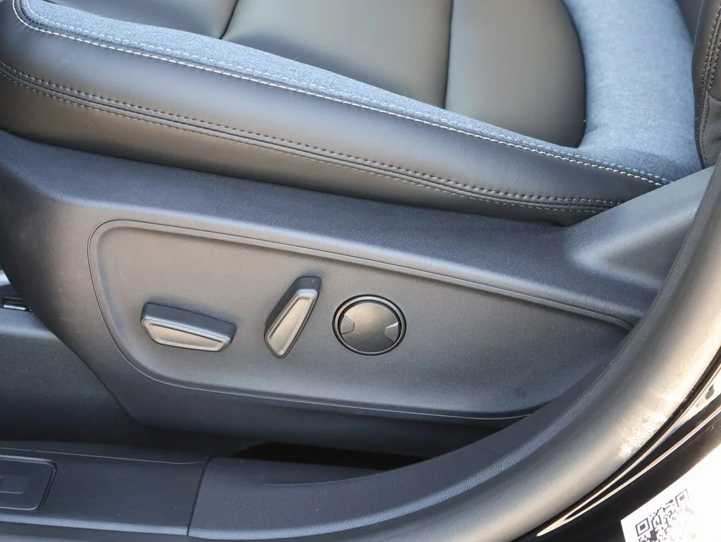 New 2025 Shadow Black Ford Outer Banks® image 23