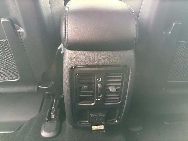 Used 2019 Silver Jeep Altitude image 19