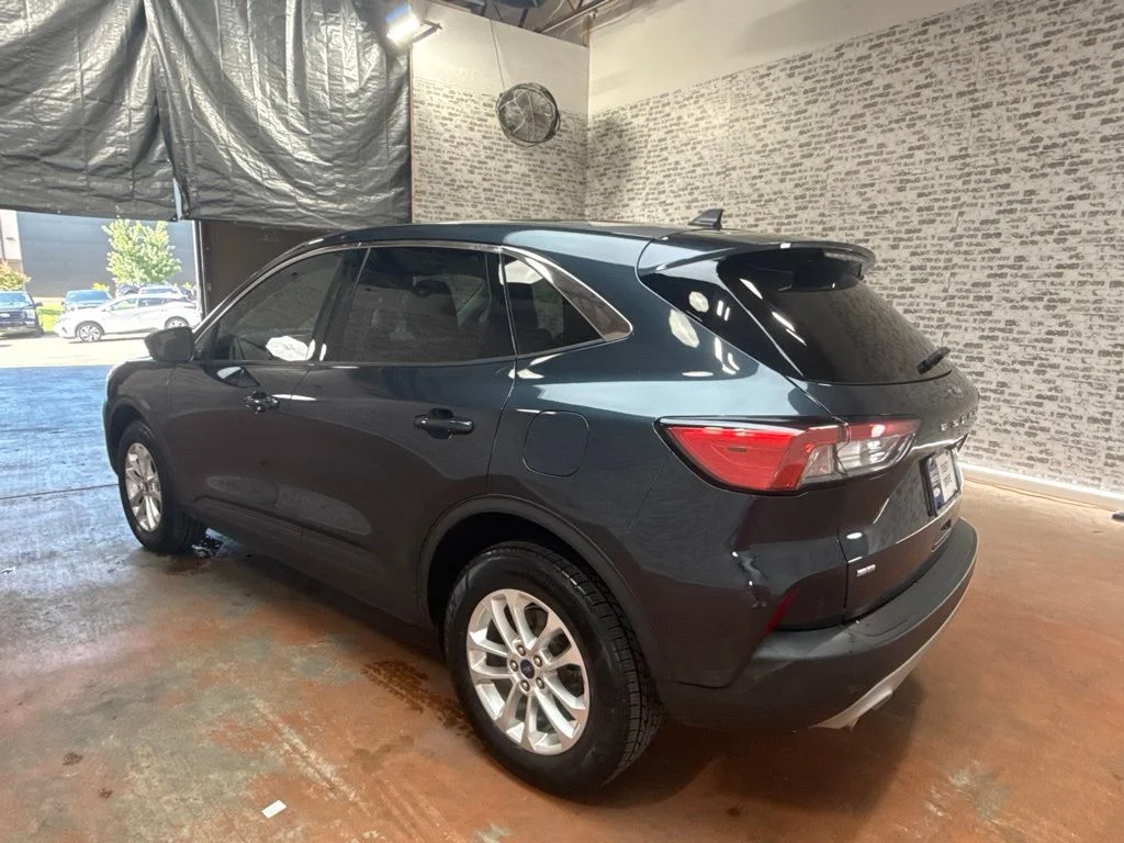 Used 2022 Blue Ford SE image 5