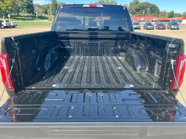 New 2026 Agate Black Metallic Ford XLT image 29