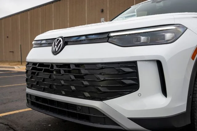New 2026 White/off-white Volkswagen 2.0T SE image 9