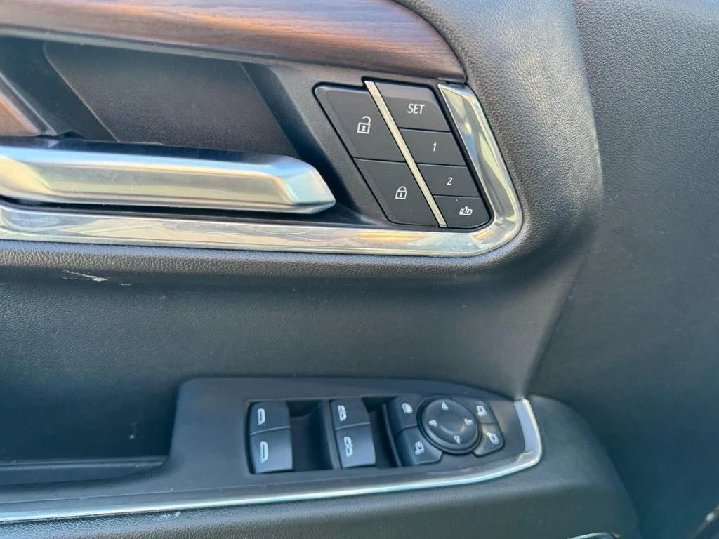 Used 2025 Silver GMC SLT image 15