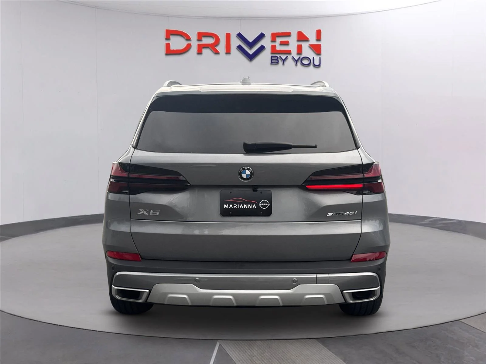 Used 2026 Skyscraper Grey Metallic BMW sDrive40i image 5