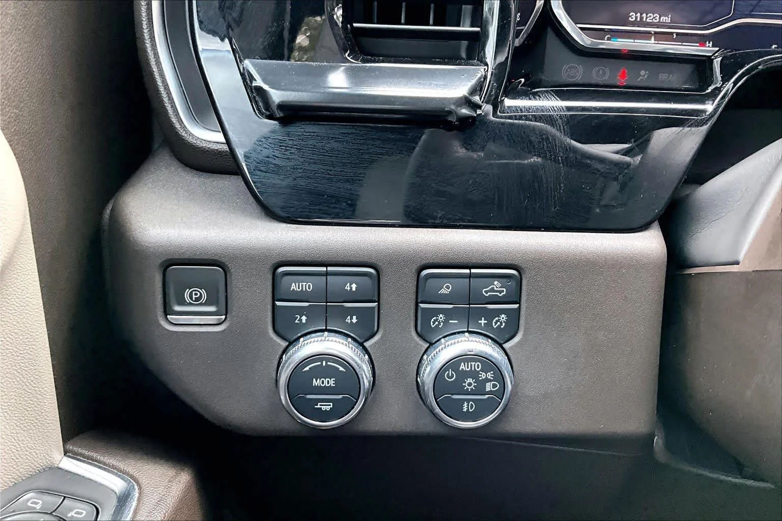 Used 2023 Sterling Metallic GMC SLT image 34