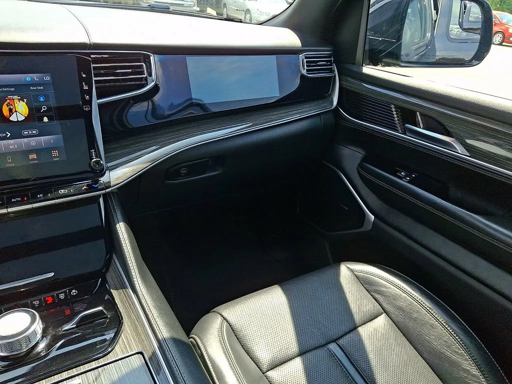 Used 2022 Diamond Black Crystal Pearlcoat Jeep Series II image 17