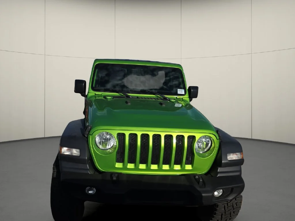 Used 2019 Green Jeep Sport S image 2