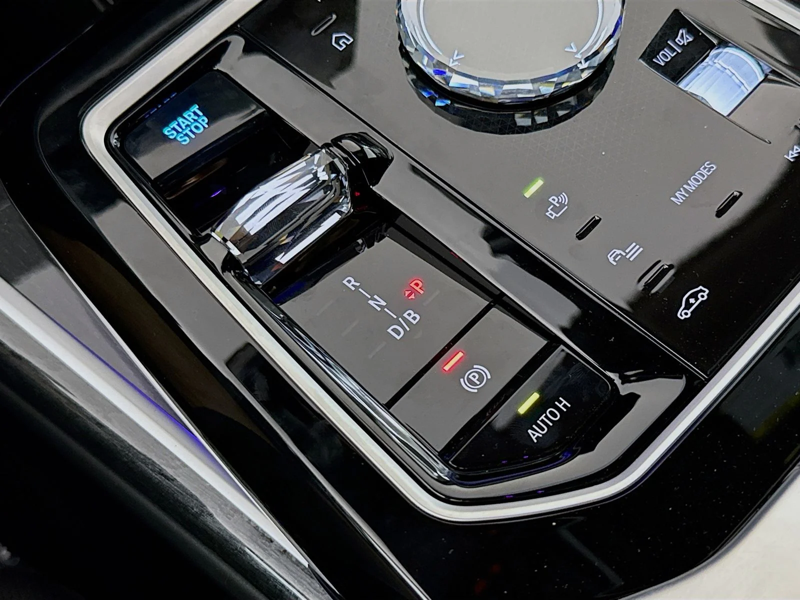 Used 2026 Black Sapphire Metallic BMW M70 image 17