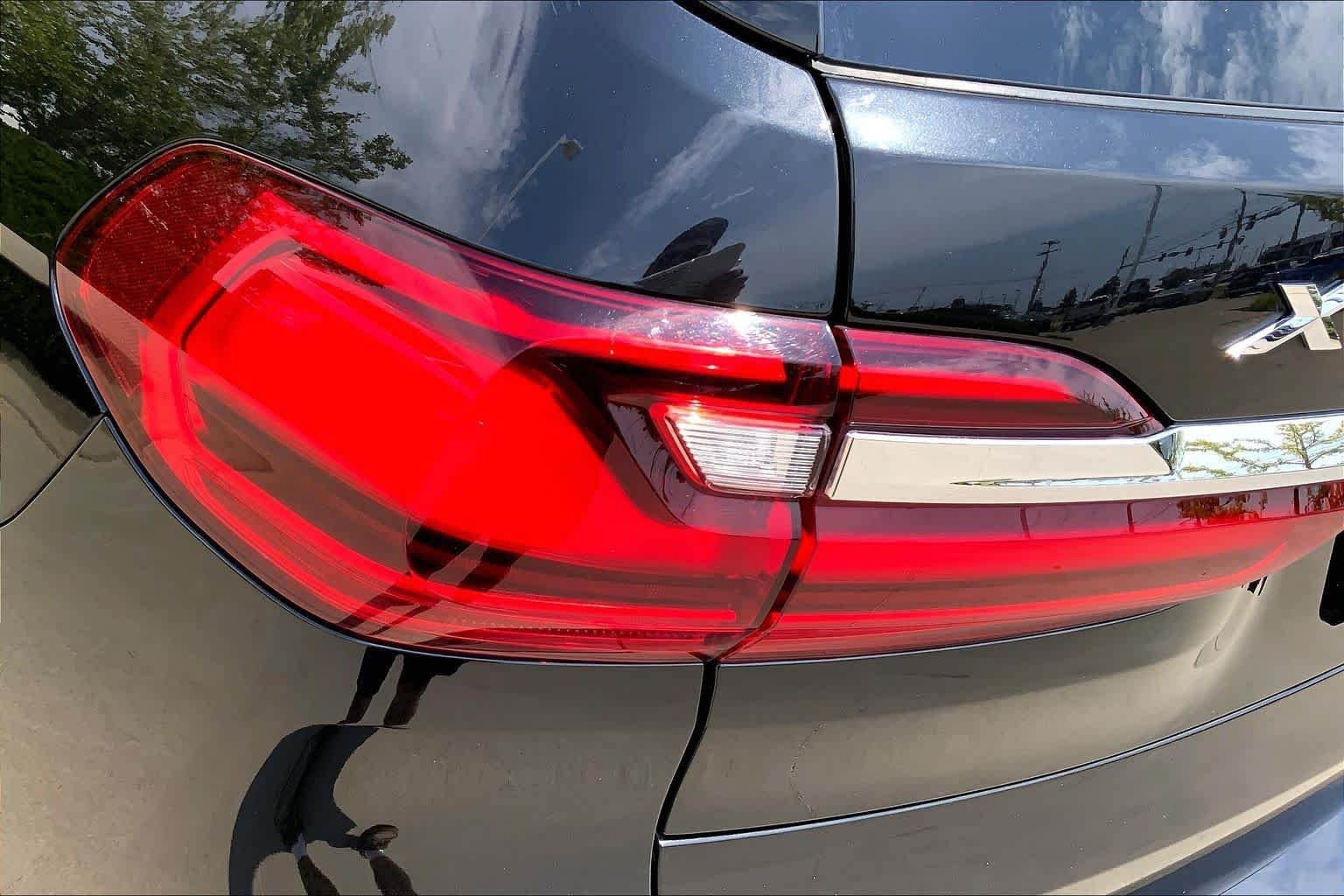 Used 2020 Black Sapphire Metallic BMW xDrive40i image 27