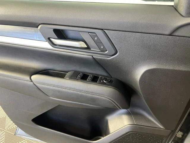 Used 2025 Silver GMC Elevation image 10