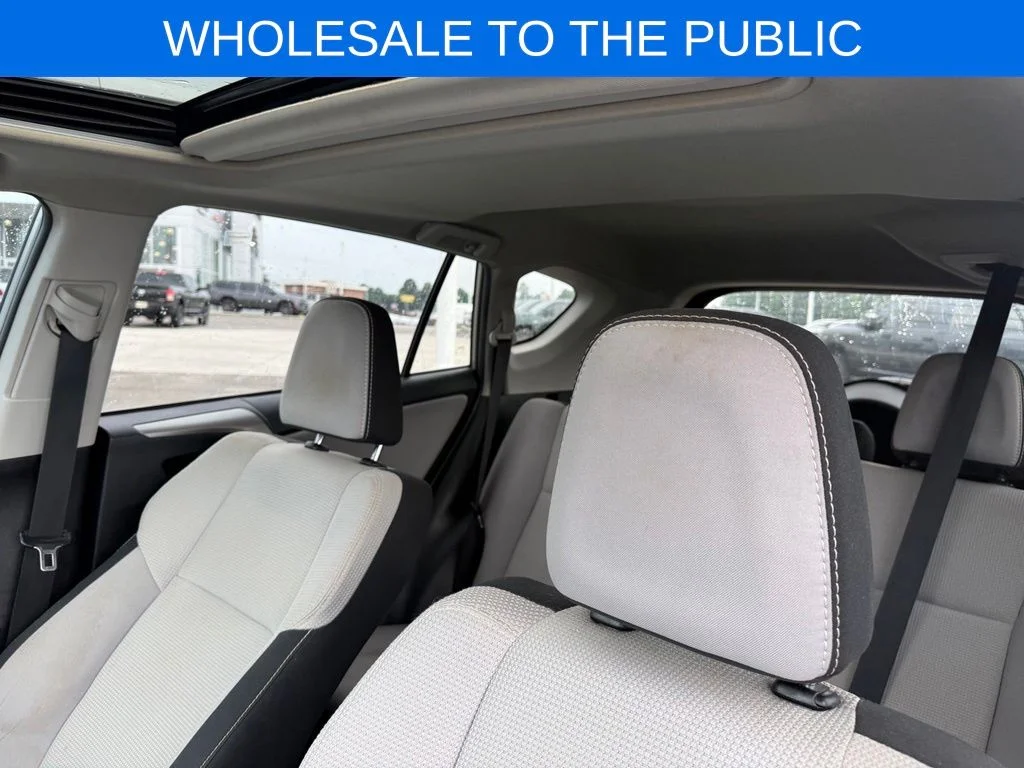 Used 2018 Silver Toyota XLE image 21