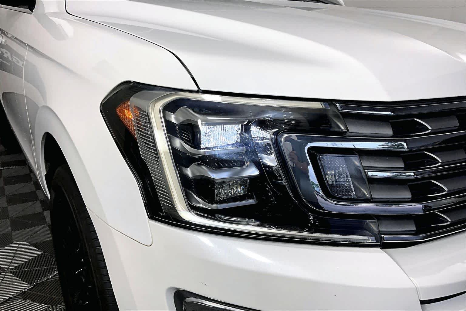 Used 2020 Star White Metallic Tri-Coat Ford Limited image 27