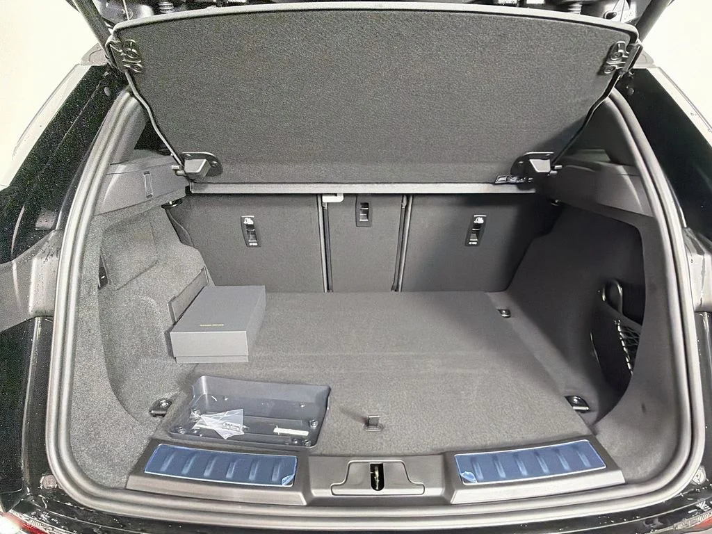 New 2026 Santorini Black Land Rover S image 28
