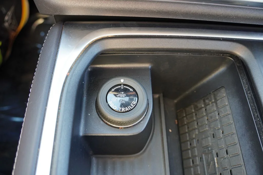 Used 2025 Silver Ford Platinum image 35