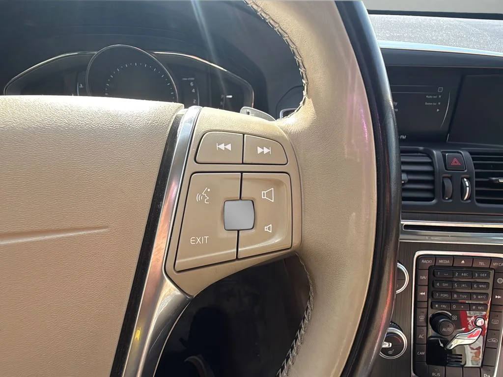 Used 2015 White Volvo T6 image 13