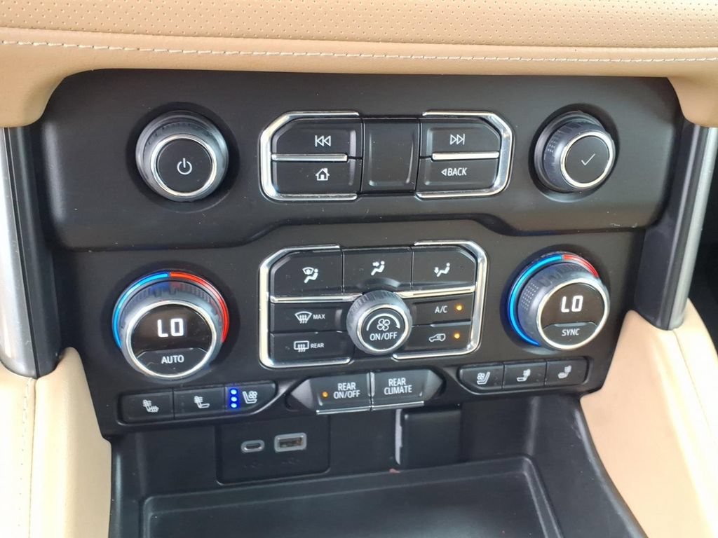 Used 2023 Iridescent Pearl Tricoat Chevrolet Premier image 19