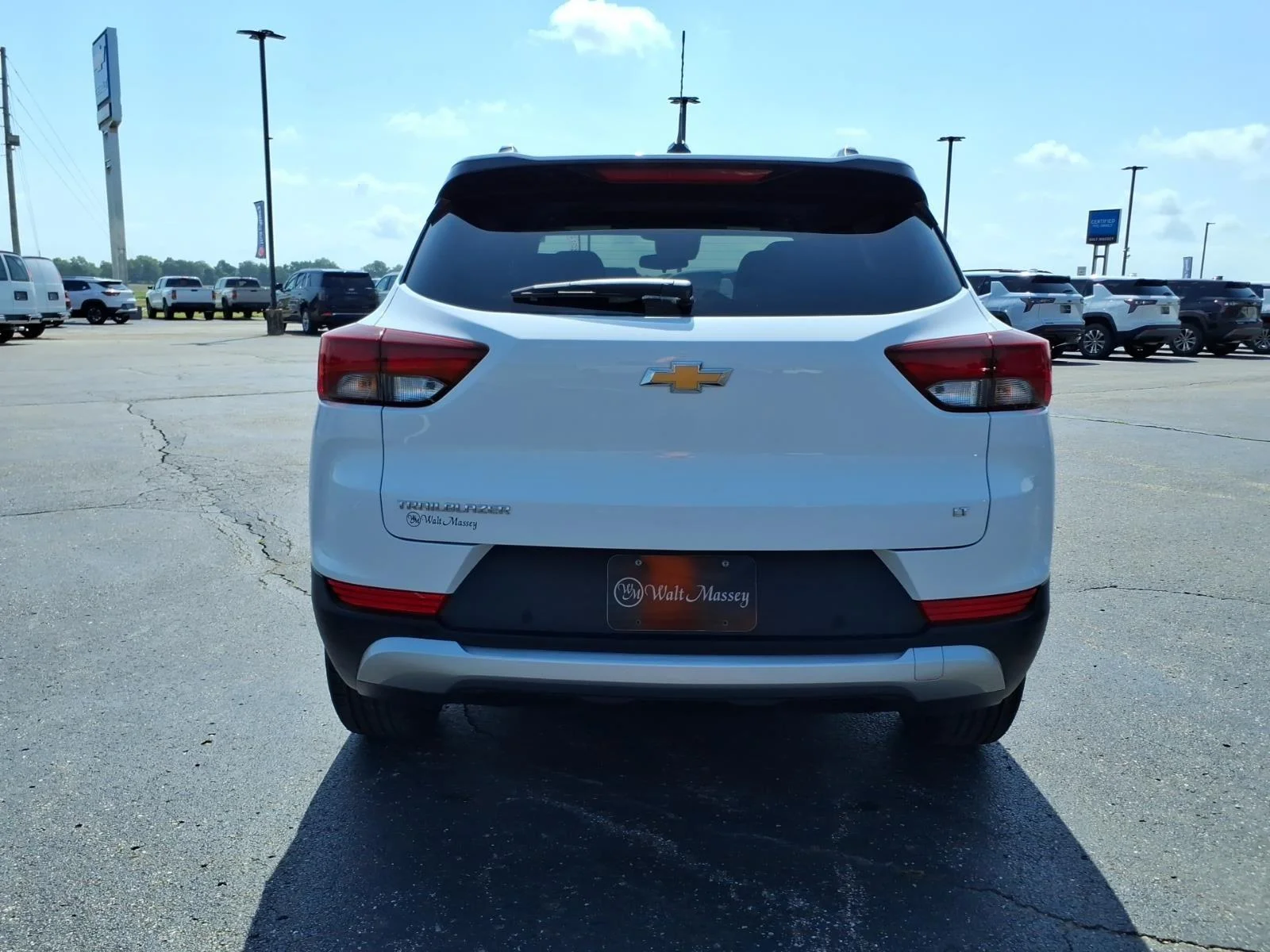 Used 2024 Summit White Chevrolet LT image 4