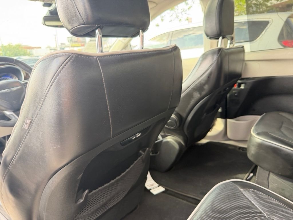 Used 2022 White Chrysler Limited image 18