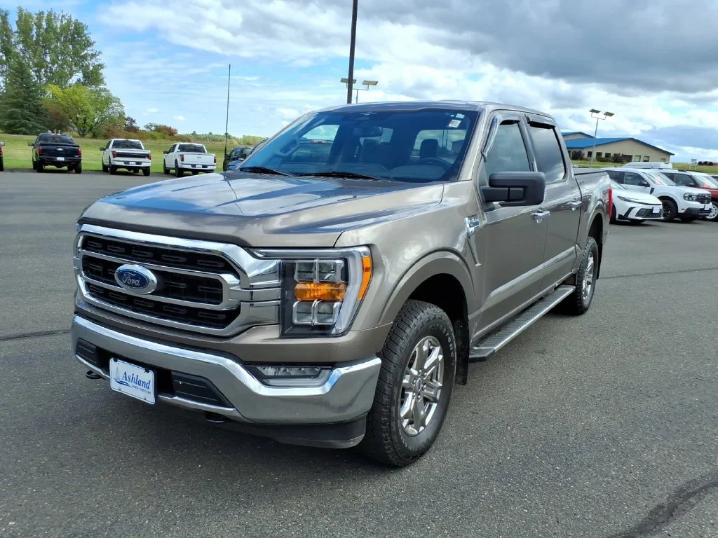 Used 2023 Stone Gray Metallic Ford XLT image 3