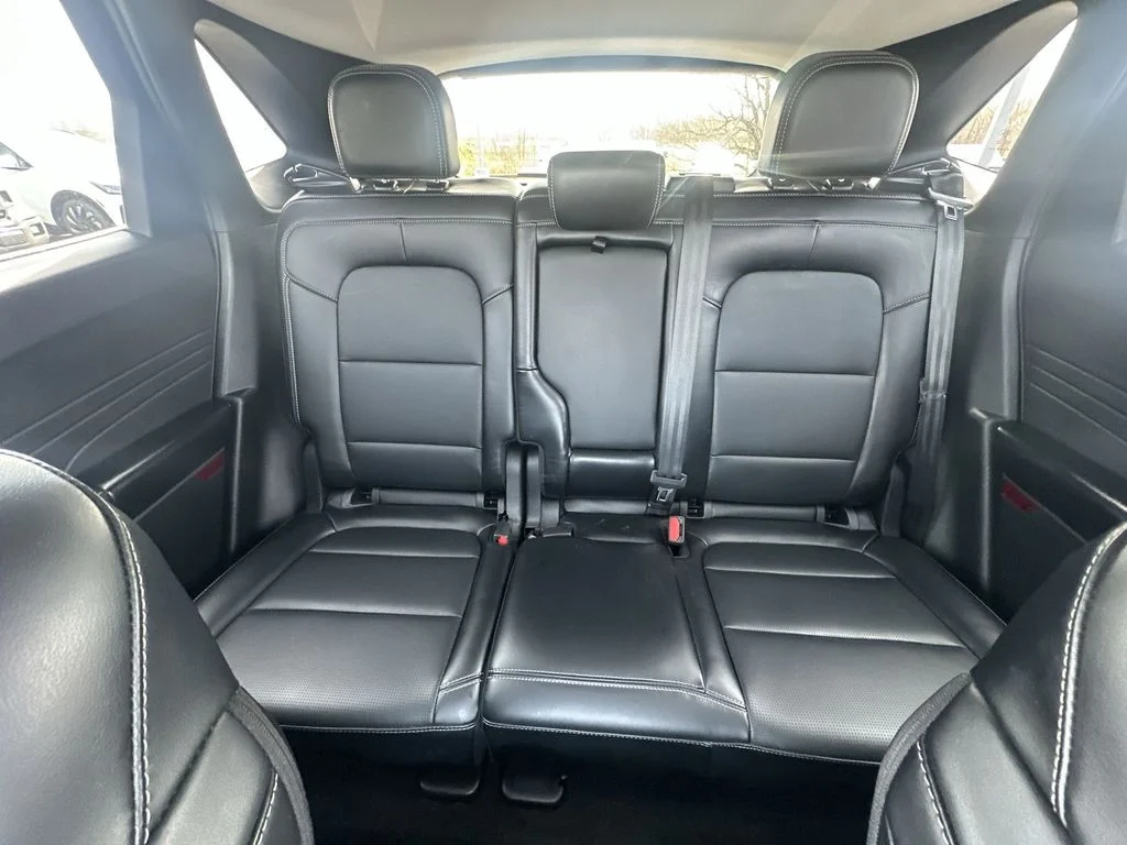Used 2025  Ford Platinum image 29