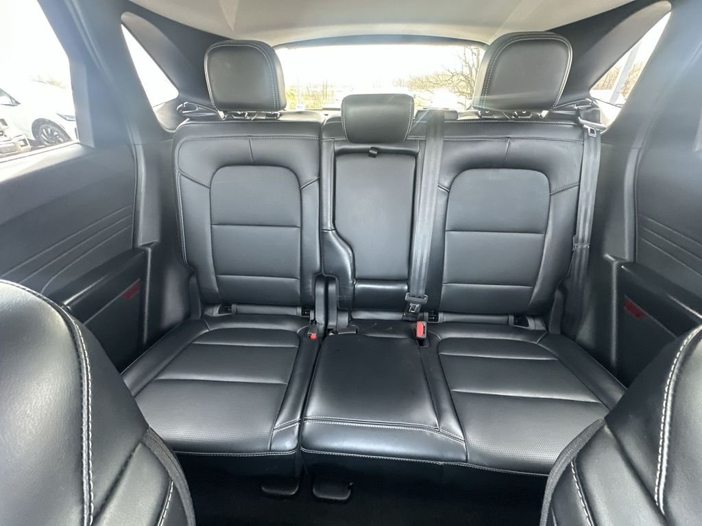 Used 2025  Ford Platinum image 29