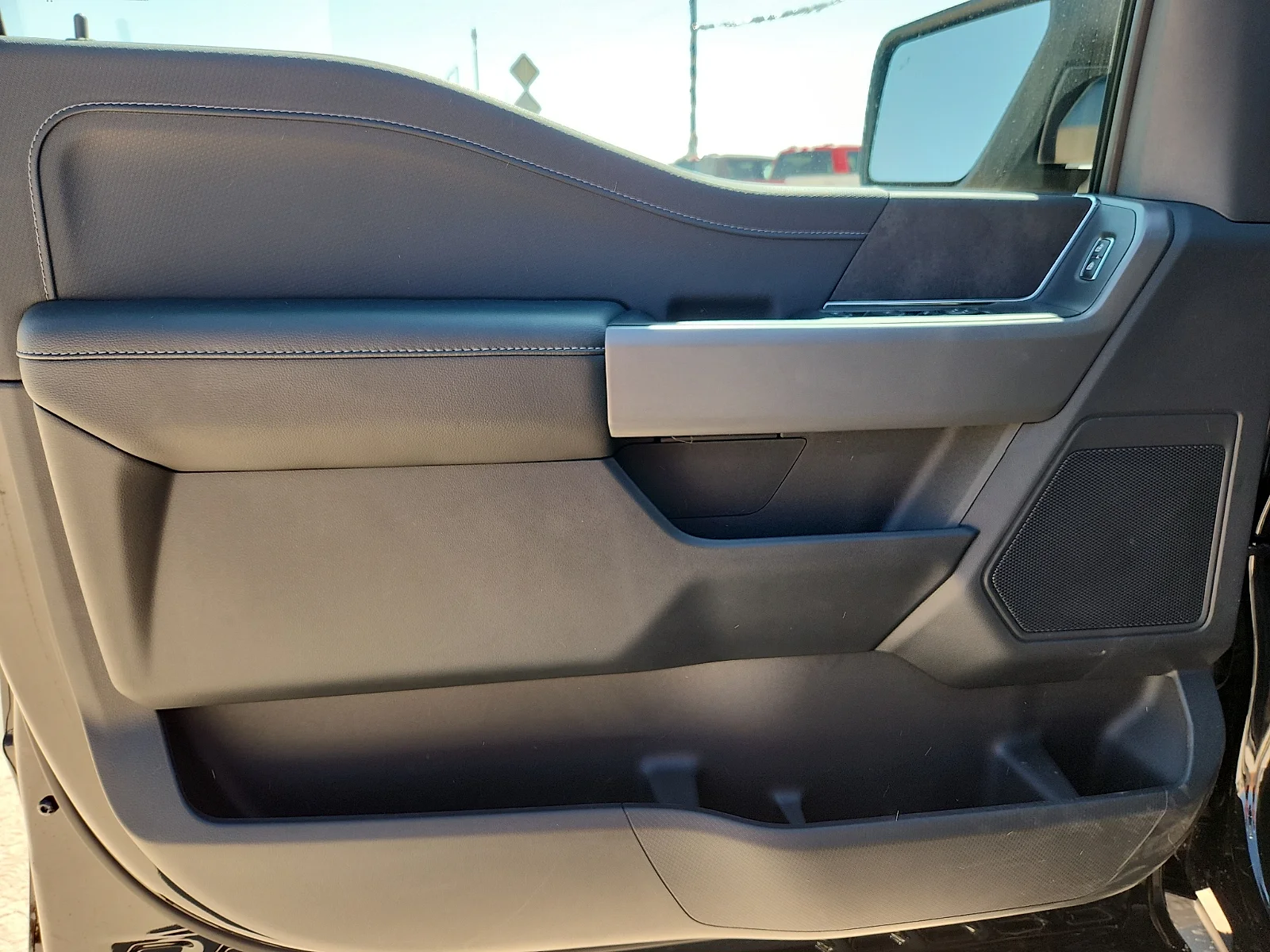 New 2026 Agate Black Metallic Ford XLT image 14