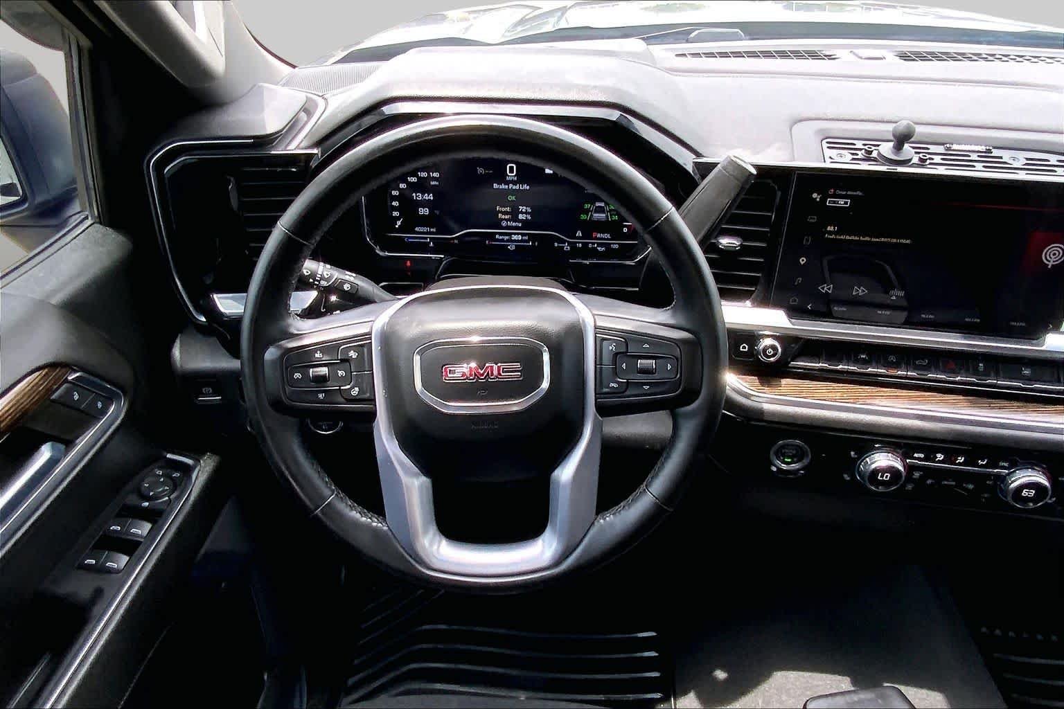 Used 2023 Sterling Metallic GMC Elevation image 6